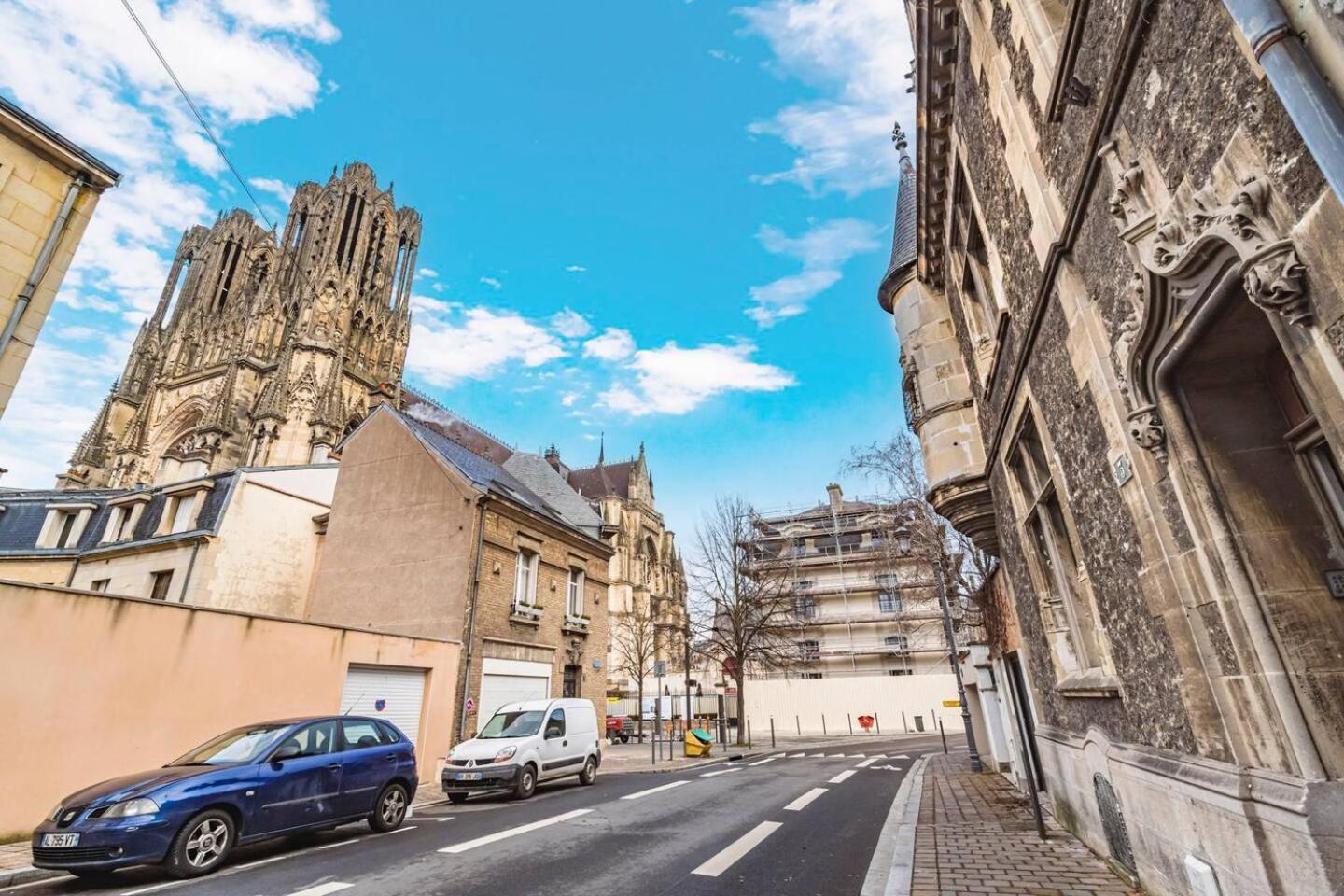 Pink, Appartement En Plein Coeur De Reims Esterno foto
